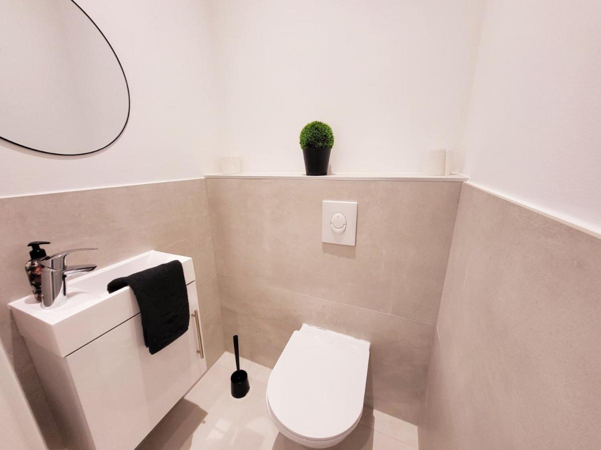 Novara City Apartment Vienna Esterno foto